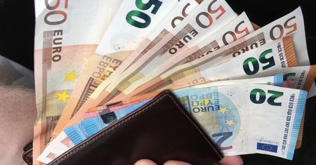 Eurostat zbadał wydatki Europejczyków. Zdrowie i edukacja daleko z tyłu