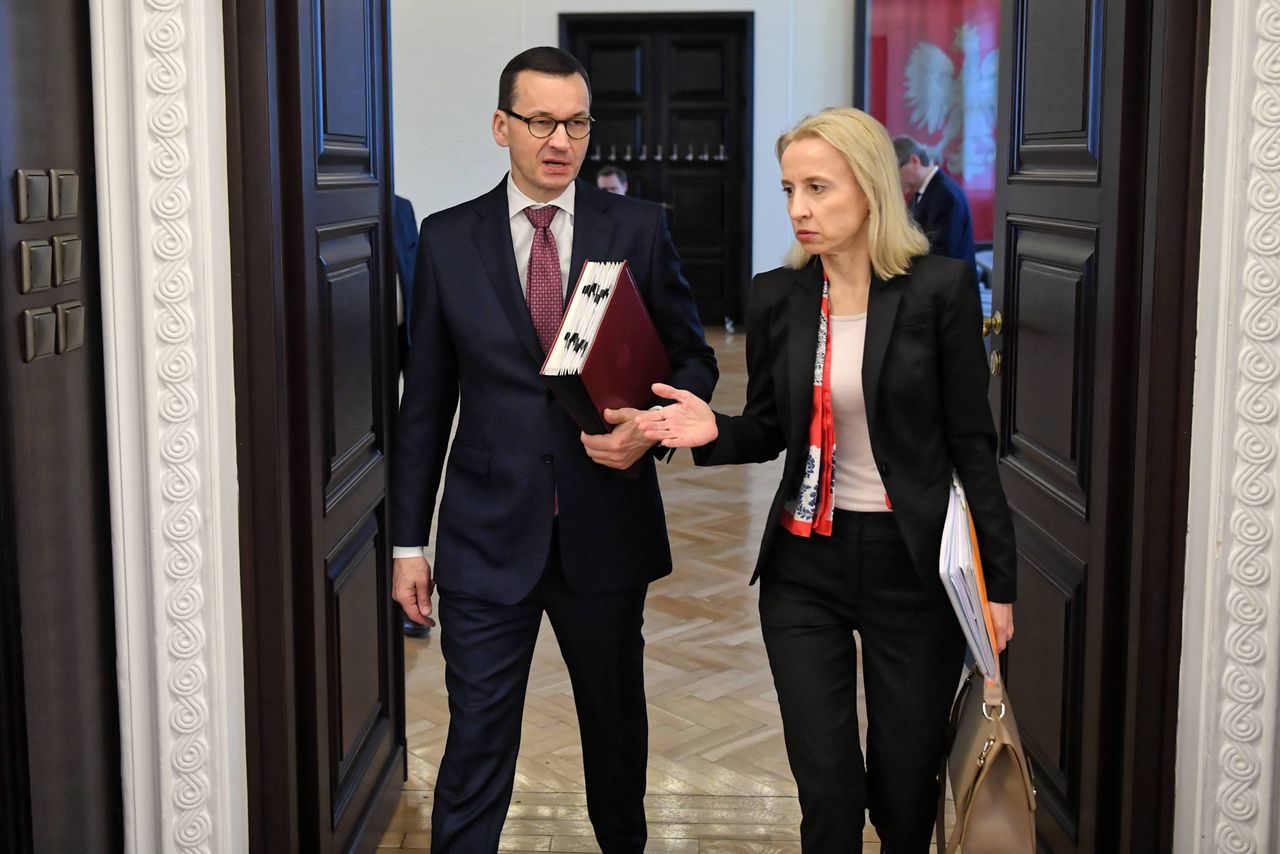 Piątka Kaczyńskiego. Minister finansów nie zgadza się na złamanie reguły wydatkowej 