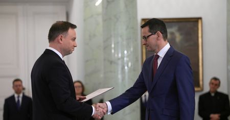 Andrzej Duda przyjął dymisję Beaty Szydło. Mateusz Morawiecki został desygnowany na premiera. "Specyficzny moment"