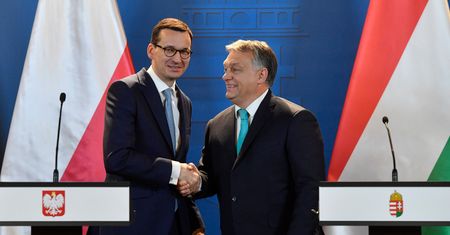 Słoń w pokoju Morawieckiego i Orbana. Porażka premiera