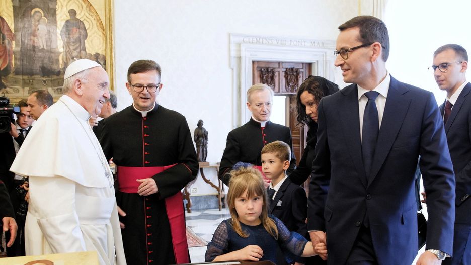Mateusz Morawiecki miał powody do zadowolenia z audiencji u papieża Franciszka
