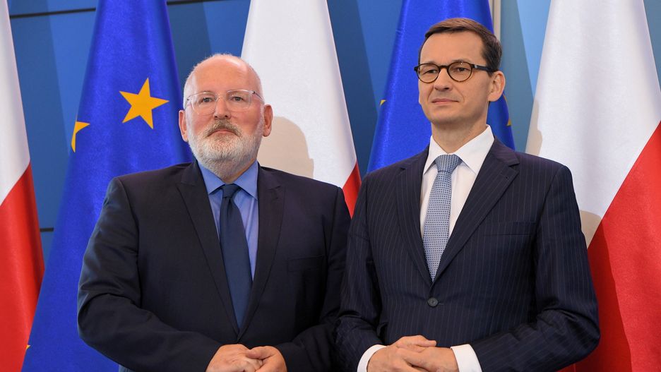 Ani Frans Timmermans, ani Mateusz Morawiecki nie mieli w poniedziałek tęgich min