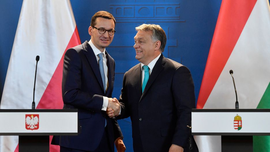Morawiecki w Budapeszcie musiał robić dobrą minę do złej gry