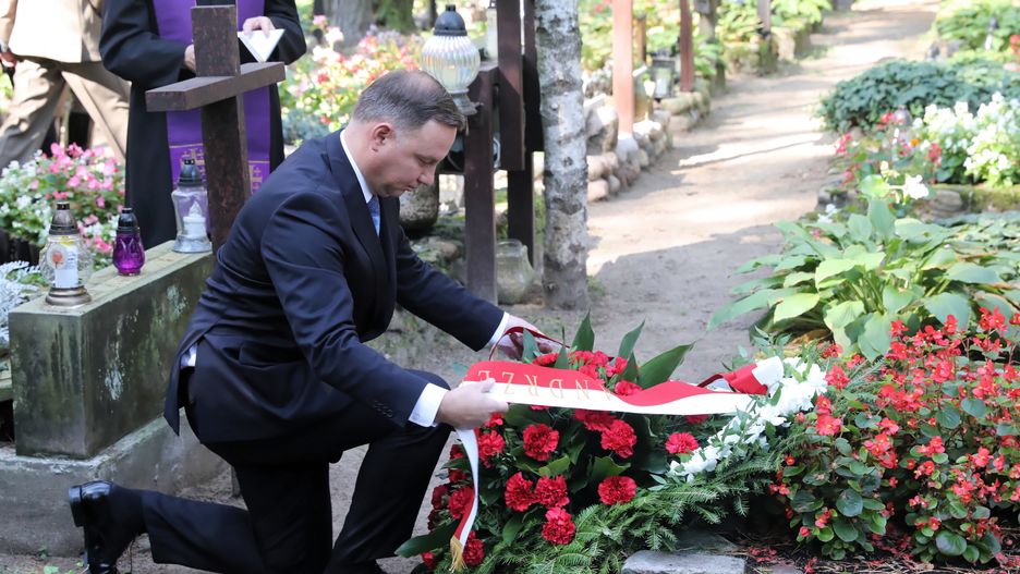 Andrzej Duda złożył wieniec na grobie Tadeusza Mazowieckiego, byłego premiera Polski