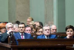 Rekonstrukcja - kto wyleci, kto zostaje? Wyjaśniamy sprzed Pałacu Prezydenckiego