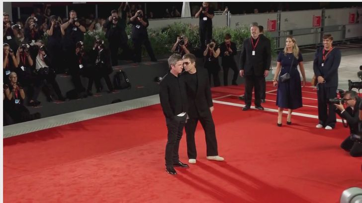 Bracia Gallagher razem w Wenecji. Pokazali film o powrocie Oasis