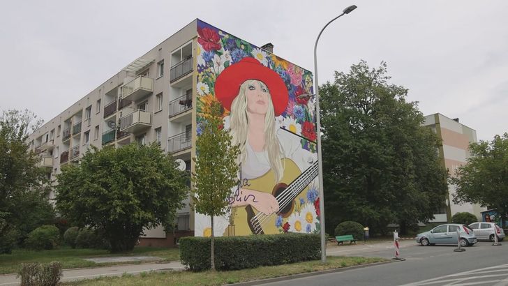 Mural poświęcony Maryli Rodowicz już odsłonięty. "Myśleli, że to spotkanie z papieżem"
