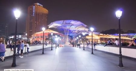 Singapur nocą. Niesamowity timelapse