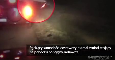 Pędząca ciężarówka niemal zmiotła policyjny radiowóz