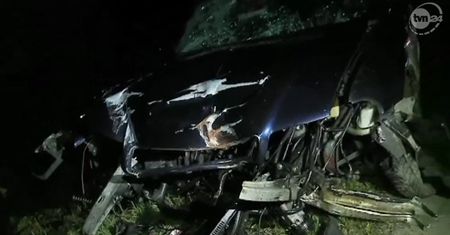 Samochód uderzył w przystanek k. Nowego Sącza