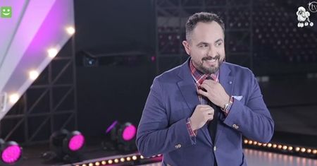 Egurrola nosi Piróga na rękach
