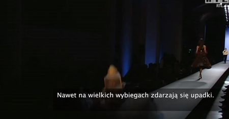 Modelka spadła z wybiegu podczas pokazu