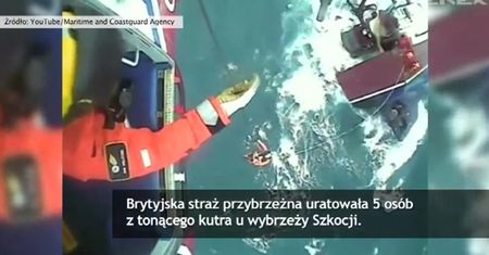 Brytyjski śmigłowiec podjął z kutra pięciu ludzi
