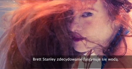 Fotografuje podwodny taniec na rurze
