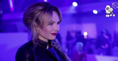 "Rockowa" Guzik w żółtej spódnicy
