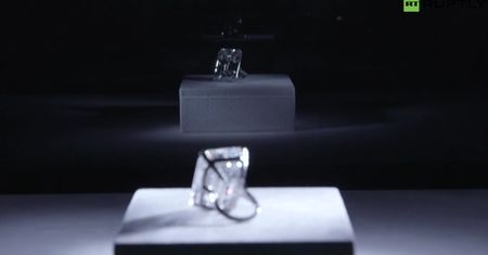 Niezwykły, stukaratowy diament na aukcji