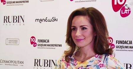 Mrozowska na ściance w kolorowej tunice