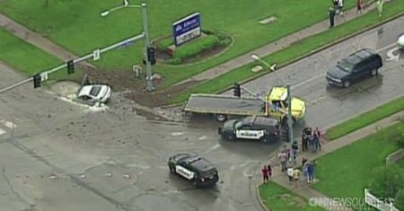 Uderzył w hydrant, a auto zatonęło