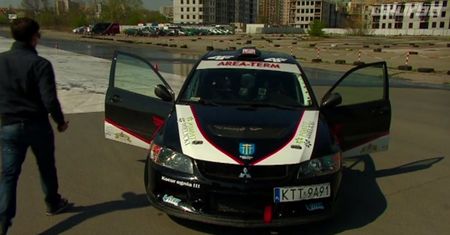 Kot idzie w ślady Małysza. Ze skoczni za kierownicę