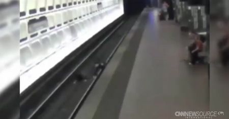 Niezwykła akcja ratunkowa w metrze