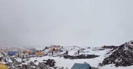 Uderzeni przez lawinę na Mount Evereście