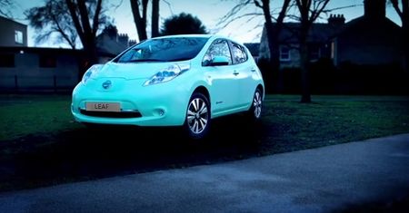 Nissan świecący w ciemności