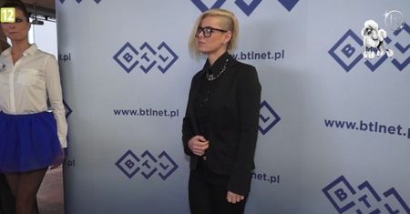 Mandaryna z łańcuchem na szyi!