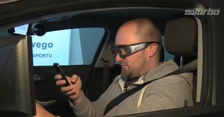 SMS podczas jazdy jak jazda po pijanemu