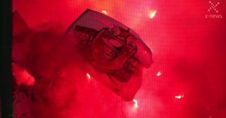 Kibice FC Koeln wbiegli na murawę