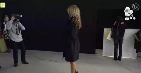 Rozenek w szpilkach ze złotymi liśćmi