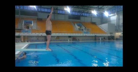 Skok Bilguuna w "Celebrity Splash"