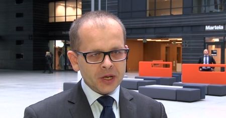 Studenci płacą legitymacjami