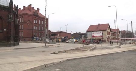 Pijani chuligani obrzucili karetkę