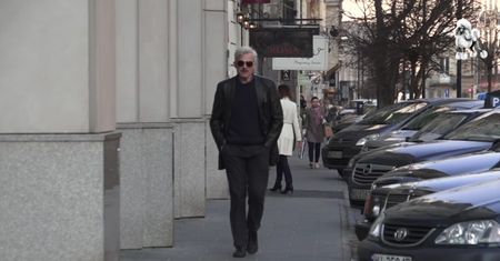 Wąsaty Urbański na spacerze!