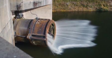 Night Moves (2013)