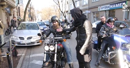 Nergal przyjeżdża na ściankę na motorze!