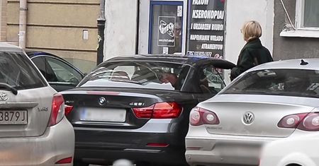 Doda i Szulim wchodzą do sądu