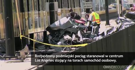 Pociąg staranował samochód