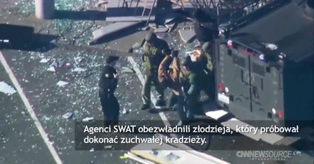 Staranował samochodem wejście do sklepu