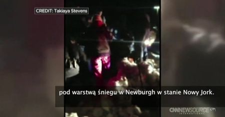 Spędzili godziny pod śniegiem