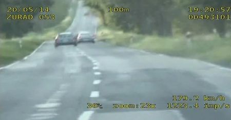 Wyprzedził radiowóz, jadąc niemal 200 km/h