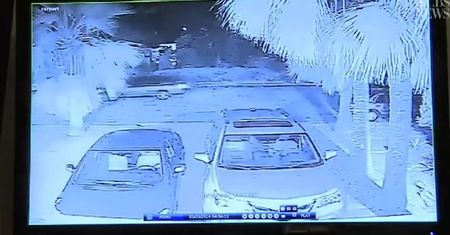 Podpalacz aut  nagrany kamerą monitoringu