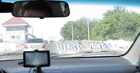 Punkt kontrolny donieckich rebeliantów [WP.PL z Ukrainy]
