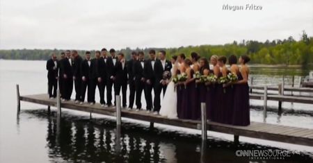 Nieoczekiwana kąpiel pary młodej i gości weselnych