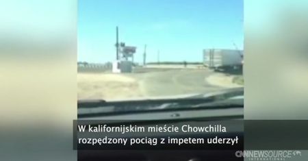 Pędzący pociąg staranował ciężarówkę