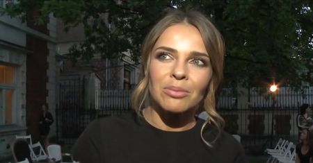 Herbuś nie wstydzi się pozować nago