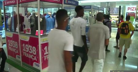 Koszulki z hitlerowską wroną na wystawie