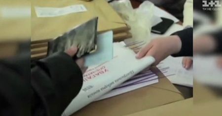 Wojskowi pilnują lokali wyborczych w Doniecku i Ługańsku