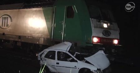 Wypadek na przejeździe kolejowym pod Ostrowem Wlkp.