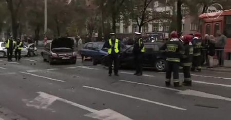 Autobus staranował dziewięć aut we Wrocławiu